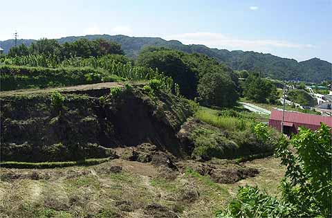 各地で土砂崩れが発生