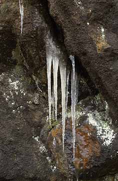 岩についたつらら