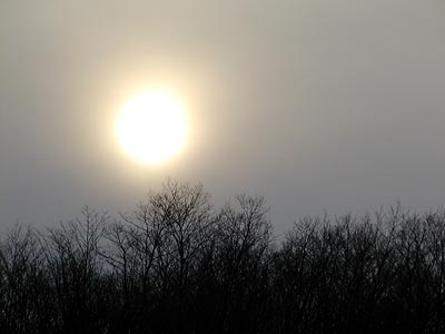 笠をかぶった太陽