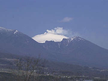 浅間山に雪