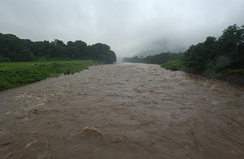 増水した千曲川