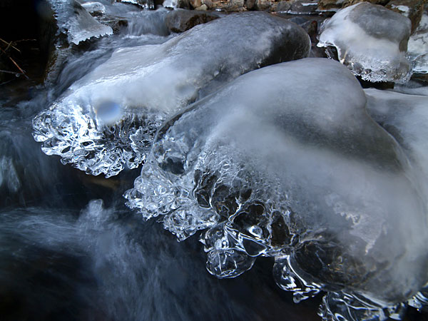 川の氷