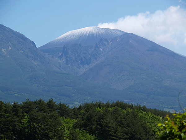浅間山に雪