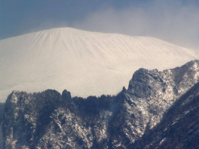 浅間山をアップで撮影（テリート400mm　E-500)