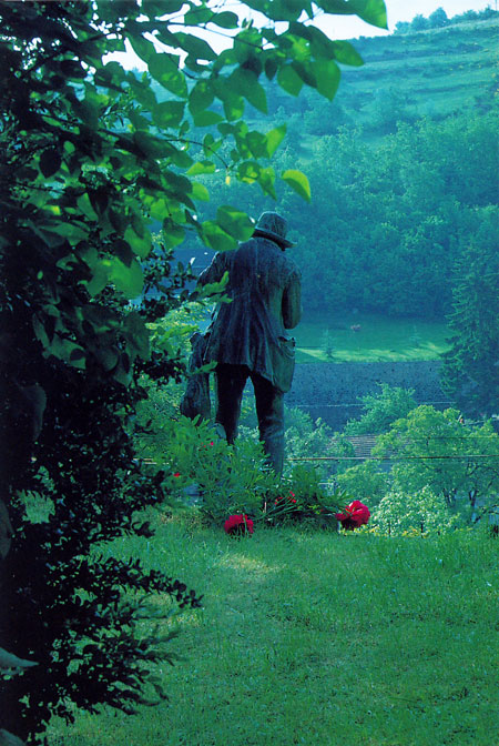 生家のファーブル像(ファーブル紀行3）