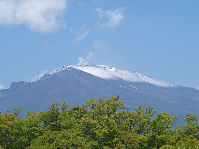 春雪の浅間山