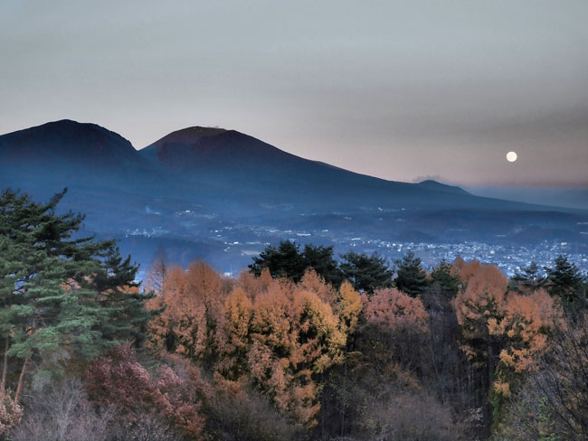 満月をドラマチックトーンで撮る