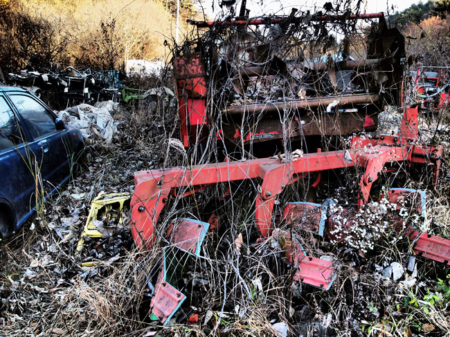 廃車をドラマチックトーンで撮る