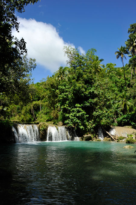 シキホール島の滝