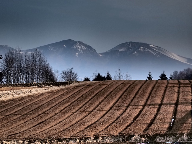 浅間山をドラマチックトーンで