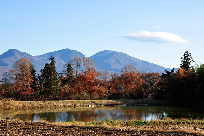 浅間山とため池