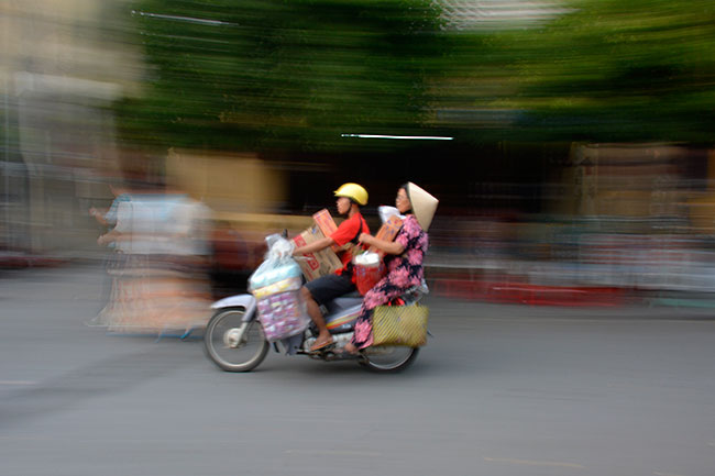 バイクを流し撮りで