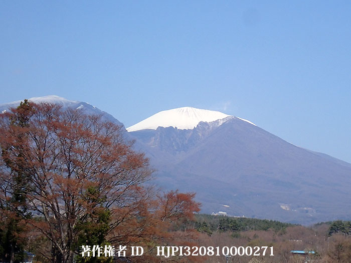 浅間山に雪